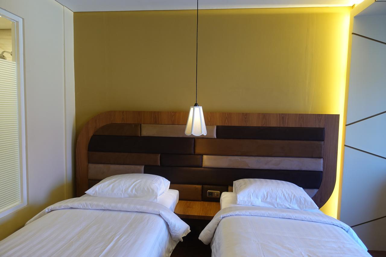 M Hotel Kupang Kupang  Exteriér fotografie